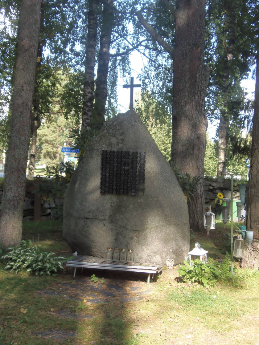 Uurnalehdon muistomerkki